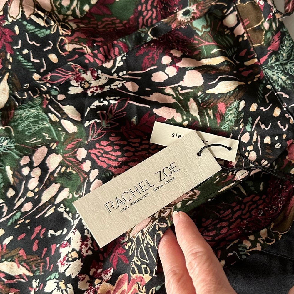 Rachel Zoe 2 Pajama Shorts Pockets Size Medium Front tie Elastic Waistband Back - Picture 2 of 9